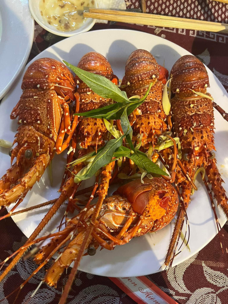 Nhà Hàng Hải Sản Tính Thu