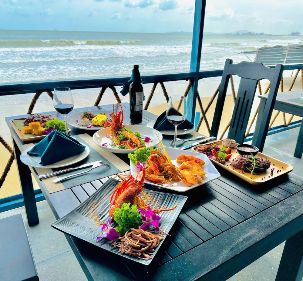 Nhà Hàng Trạm Eo Biển Bãi Dài