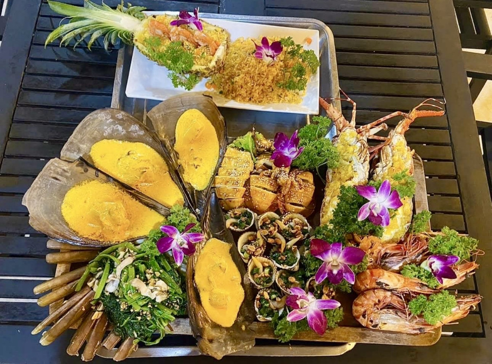 Nhà Hàng Trạm Eo Biển Bãi Dài