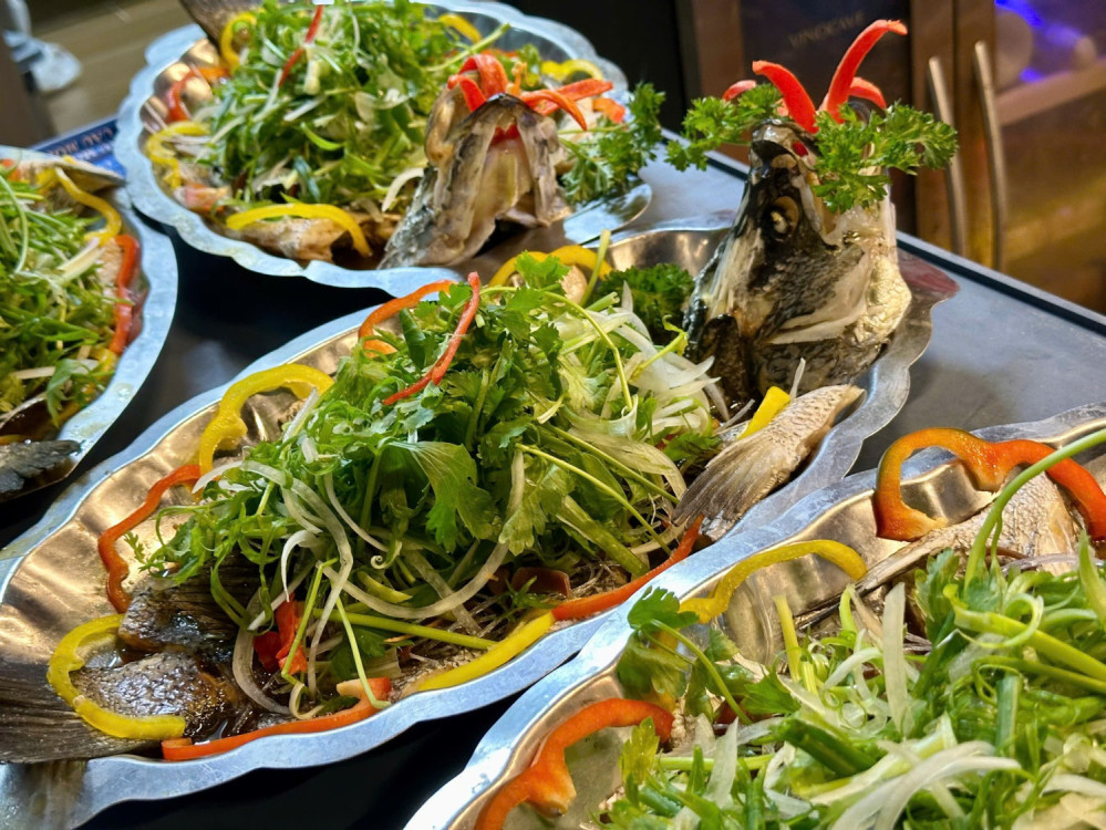 Nhà Hàng Trạm Eo Biển Bãi Dài