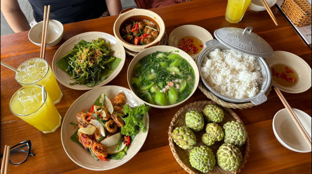 Quán Bà Hương - Vịnh Vĩnh Hy